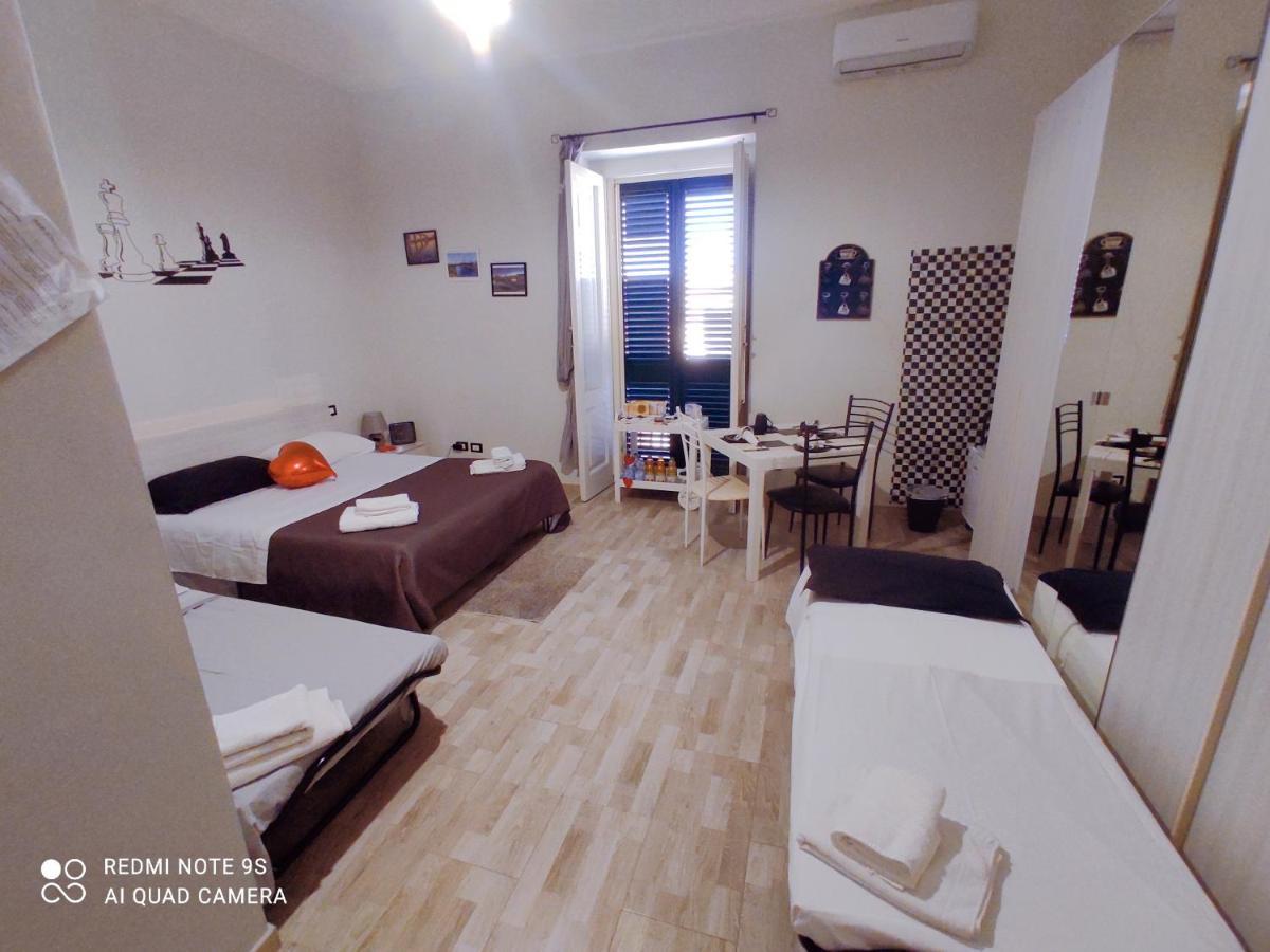 Scacco Matto Holiday House Taranto Eksteriør bilde